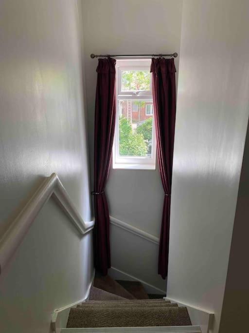 Contemporary Duplex - Private Patio & Parking Appartement Stockport Buitenkant foto