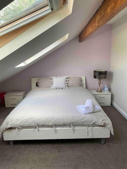 Contemporary Duplex - Private Patio & Parking Appartement Stockport Buitenkant foto