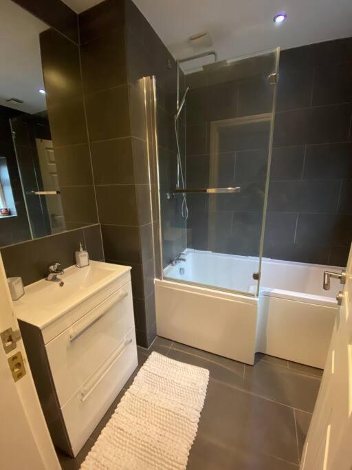 Contemporary Duplex - Private Patio & Parking Appartement Stockport Buitenkant foto