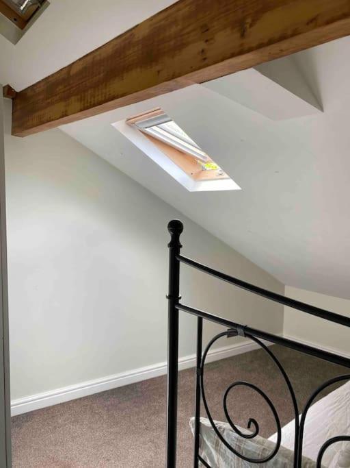 Contemporary Duplex - Private Patio & Parking Appartement Stockport Buitenkant foto