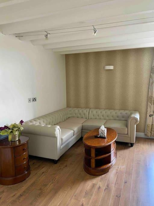 Contemporary Duplex - Private Patio & Parking Appartement Stockport Buitenkant foto
