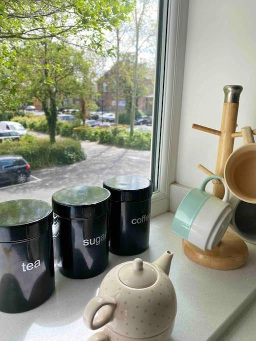 Contemporary Duplex - Private Patio & Parking Appartement Stockport Buitenkant foto